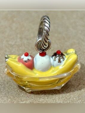 🆕Listing! Brighton Banana Split charm in resin Clear dish with 3 scoops Retired